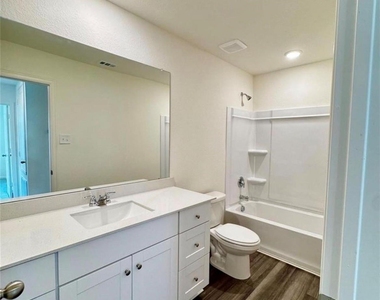 15043 Ronan Drive - Photo Thumbnail 7