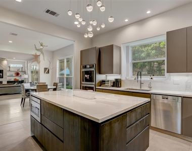 4806 Wedgewood Drive - Photo Thumbnail 7