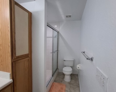 7915 Preserve Circle - Photo Thumbnail 16