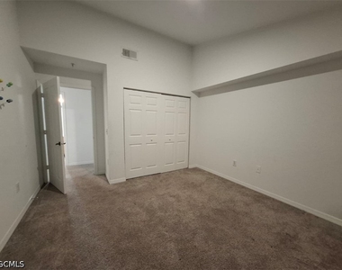 7915 Preserve Circle - Photo Thumbnail 11