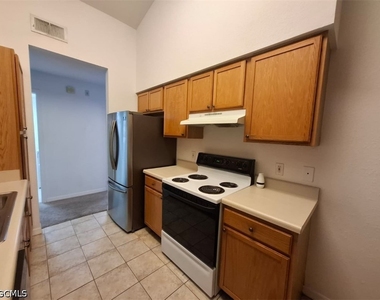 7915 Preserve Circle - Photo Thumbnail 3