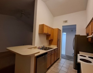 7915 Preserve Circle - Photo Thumbnail 2