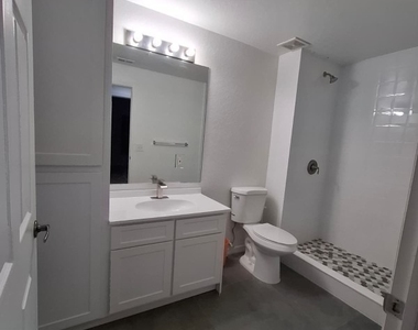 7915 Preserve Circle - Photo Thumbnail 8