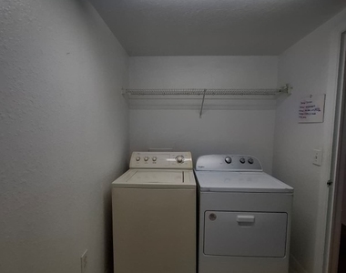 7915 Preserve Circle - Photo Thumbnail 13