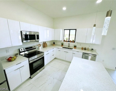 4333 Nw 34th Lane - Photo Thumbnail 5