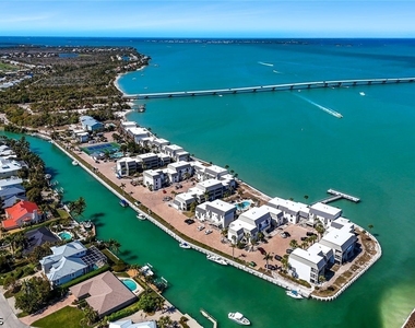 760 Sextant Drive - Photo Thumbnail 2