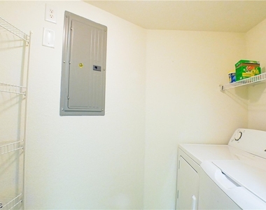 4113 Residence Drive - Photo Thumbnail 13