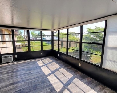 1064 Villa Drive - Photo Thumbnail 8