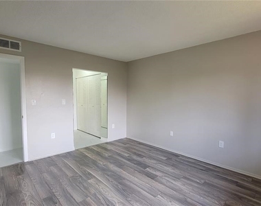 1064 Villa Drive - Photo Thumbnail 13