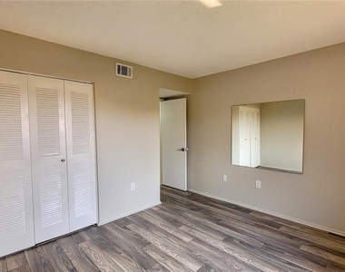 1064 Villa Drive - Photo Thumbnail 12