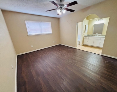 22219 Acorn Valley Drive - Photo Thumbnail 9