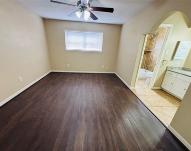22219 Acorn Valley Drive - Photo Thumbnail 8