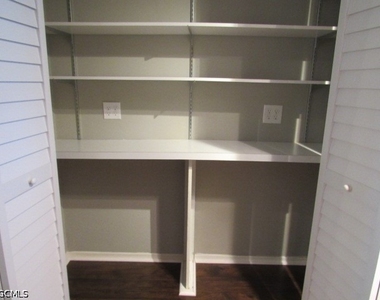 10022 Oxfordshire Lane - Photo Thumbnail 6
