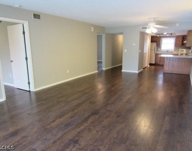 10022 Oxfordshire Lane - Photo Thumbnail 4