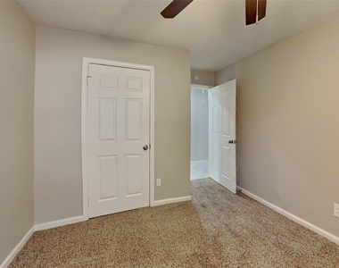 5419 Roserock Lane - Photo Thumbnail 11