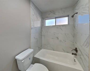 5419 Roserock Lane - Photo Thumbnail 16