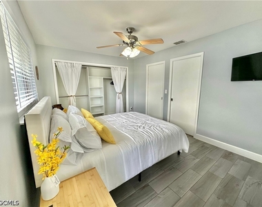 4903 Vincennes Street - Photo Thumbnail 7
