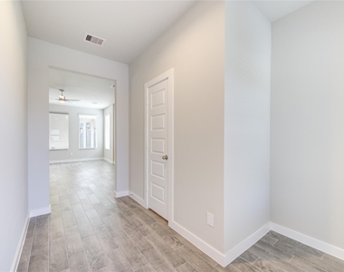 2623 Finley Lane - Photo Thumbnail 5