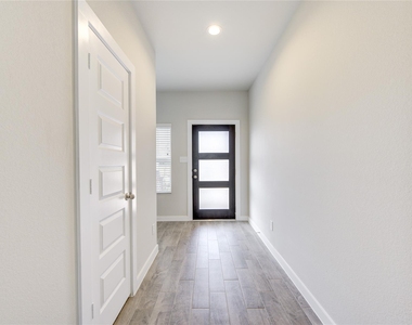 2623 Finley Lane - Photo Thumbnail 4