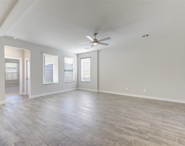 2623 Finley Lane - Photo Thumbnail 8