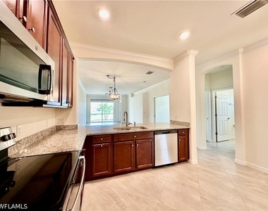 1823 Alameda Drive - Photo Thumbnail 4