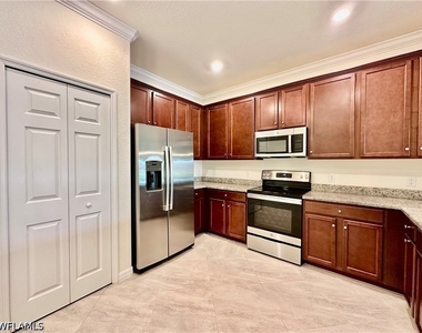 1823 Alameda Drive - Photo Thumbnail 5