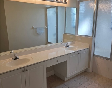 15122 Summit Place Circle - Photo Thumbnail 17