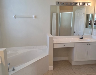 15122 Summit Place Circle - Photo Thumbnail 16
