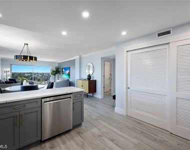 2150 Gulf Shore Boulevard N - Photo Thumbnail 5