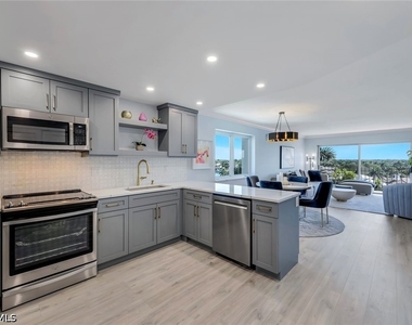 2150 Gulf Shore Boulevard N - Photo Thumbnail 4