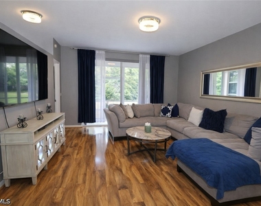 3225 Cypress Glen Way - Photo Thumbnail 4