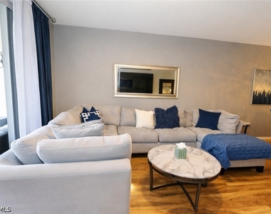 3225 Cypress Glen Way - Photo Thumbnail 7