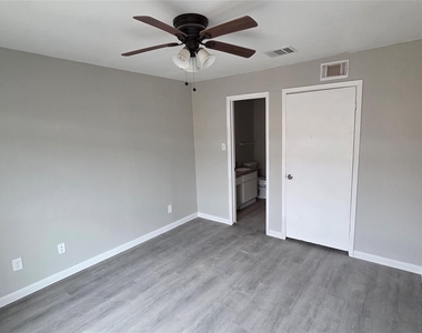 18800 Egret Bay Boulevard - Photo Thumbnail 6