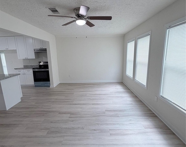 1112 3rd Street - Photo Thumbnail 11