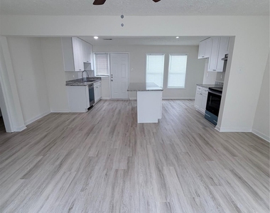 1112 3rd Street - Photo Thumbnail 10