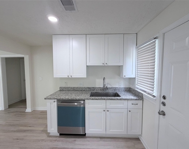 1112 3rd Street - Photo Thumbnail 9