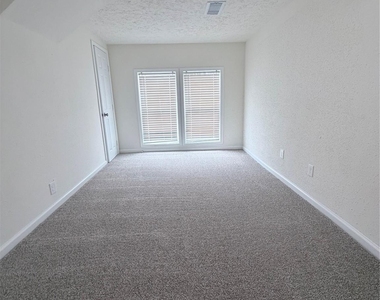 1112 3rd Street - Photo Thumbnail 13