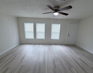 1112 3rd Street - Photo Thumbnail 6