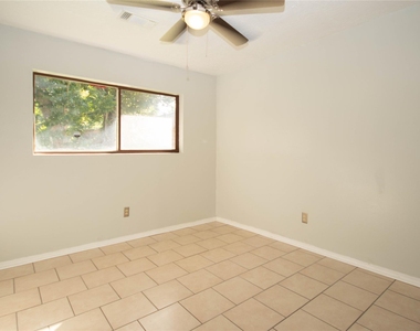 10902 Mosscrest Drive - Photo Thumbnail 19