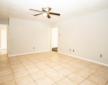 10902 Mosscrest Drive - Photo Thumbnail 9
