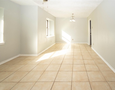 10902 Mosscrest Drive - Photo Thumbnail 4