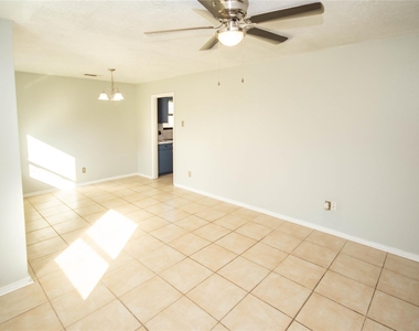 10902 Mosscrest Drive - Photo Thumbnail 5