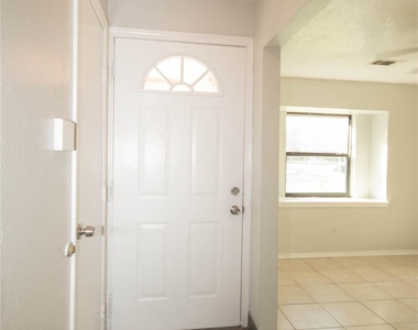 10902 Mosscrest Drive - Photo Thumbnail 2