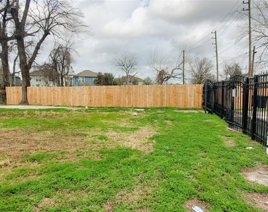 4605 Fulton Street - Photo Thumbnail 7
