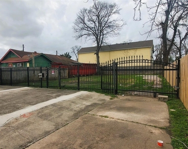 4605 Fulton Street - Photo Thumbnail 6