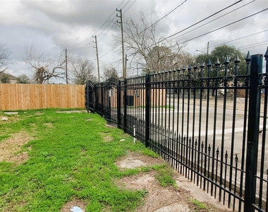 4605 Fulton Street - Photo Thumbnail 8