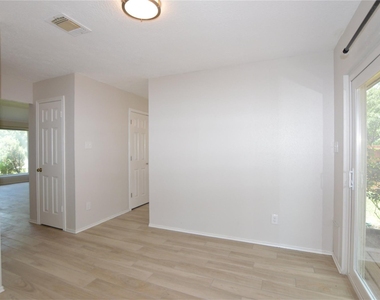 703 Flower Field Court - Photo Thumbnail 10