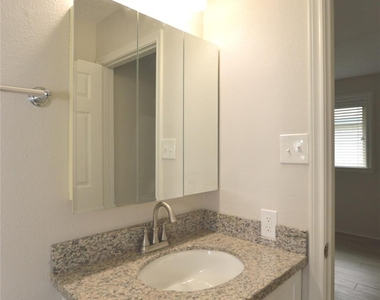 703 Flower Field Court - Photo Thumbnail 14