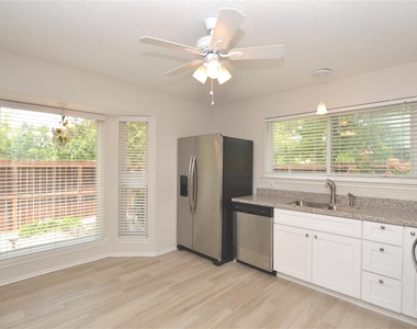 703 Flower Field Court - Photo Thumbnail 7