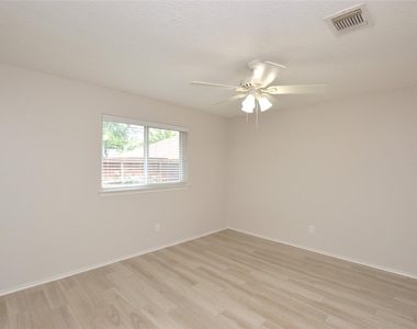 703 Flower Field Court - Photo Thumbnail 16